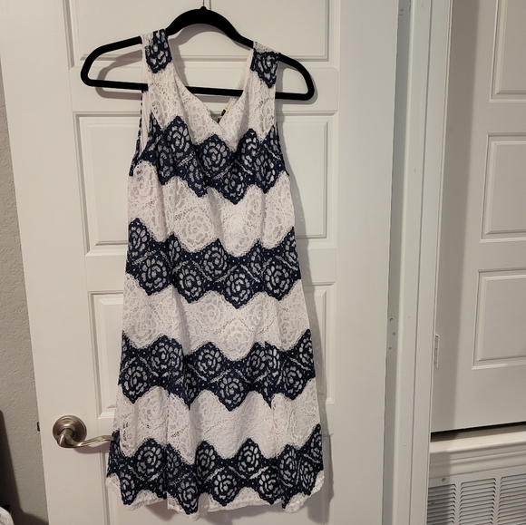 brand new lace dress - Picture 3 of 4